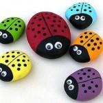 Manualidades niños pintar piedras mariquitas