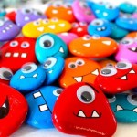 Manualidades niños pintar piedras monstruos