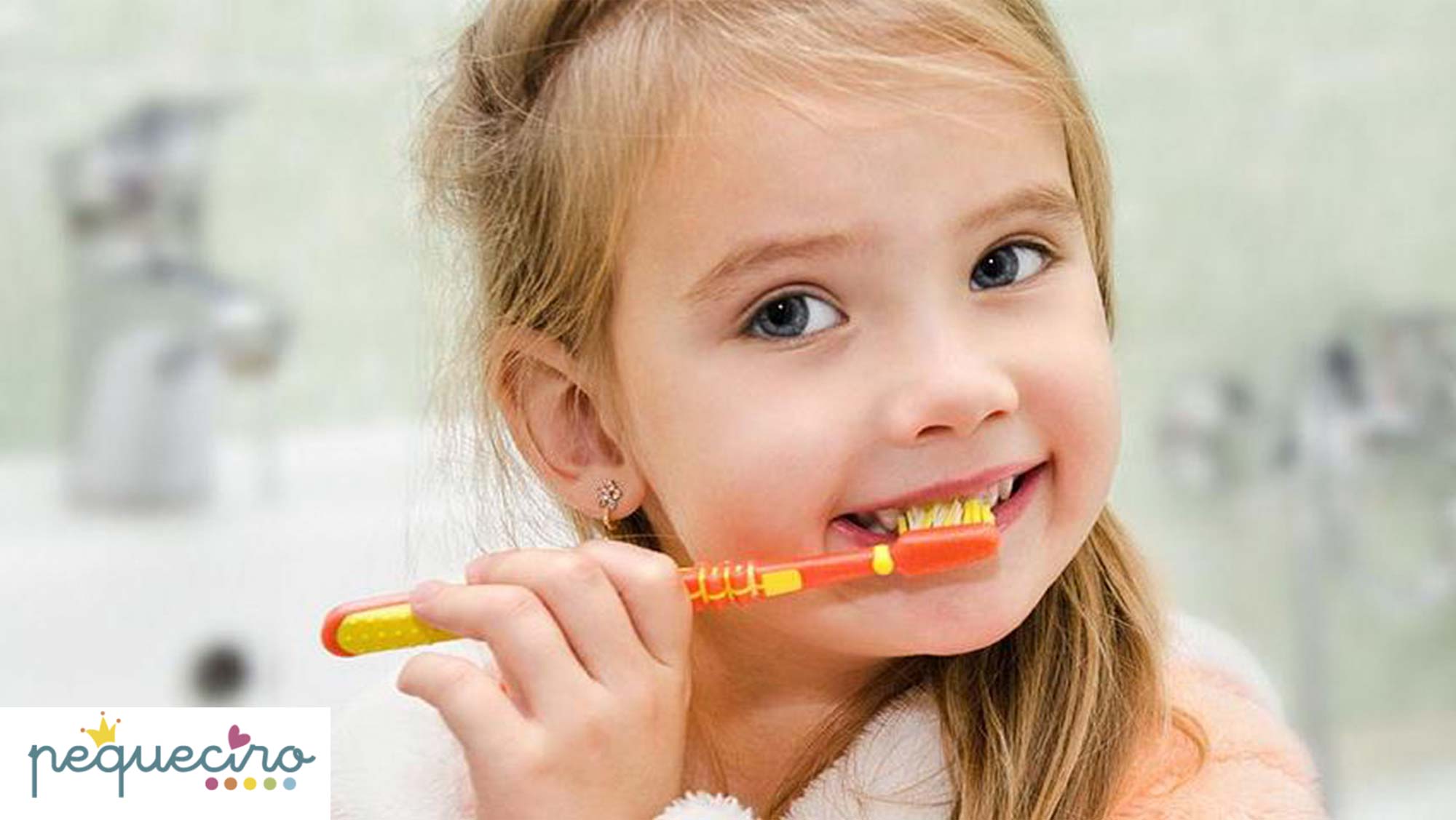 nina-cepillo-dientes-mano