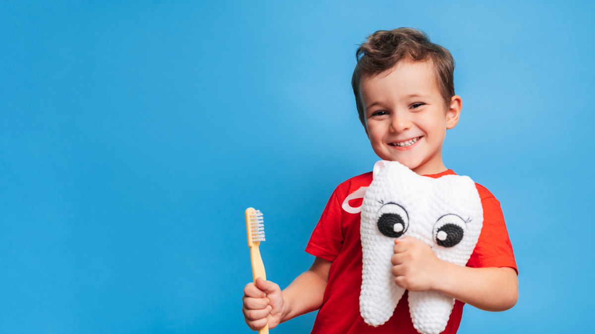 ¿Es normal que los dientes definitivos sean amarillos?